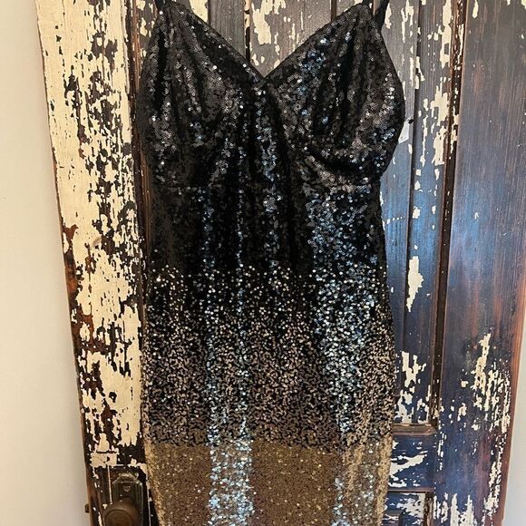 NWT women’s GUESS SL Kara sequin Ombre Dress. Size XS color is jet Black/Gold. - Picture 2 of 7